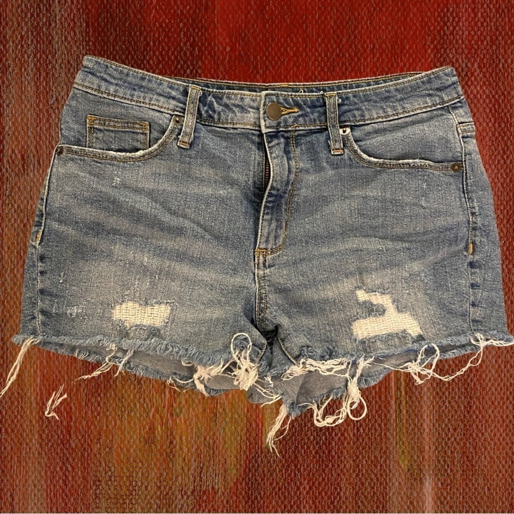 UNIVERSAL THREAD Women’s Cut Off Jean Shorts